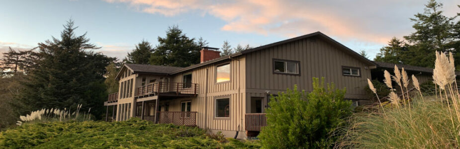 The Floras Lake Getaway is an exceptional choice for those seeking upscale and sophisticated design, remarkable views, and a great location for experiencing the peaceful atmosphere of the Southern Oregon Coast.