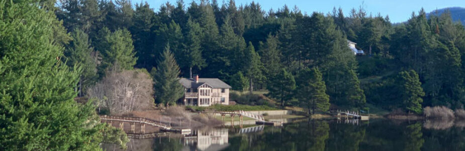 The Floras Lake Getaway is an exceptional choice for those seeking upscale and sophisticated design, remarkable views, and a great location for experiencing the peaceful atmosphere of the Southern Oregon Coast.